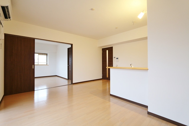 家具の配置がしやすいリビングですね