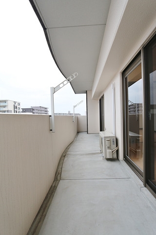 天気の良い日の洗濯物はこちらでされてください