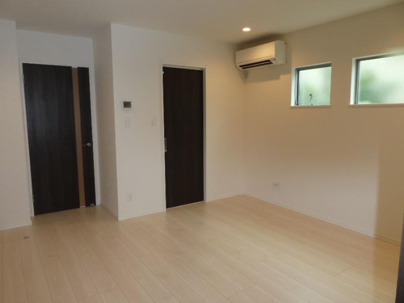 家具の配置がしやすいリビングですね