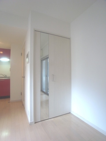 鏡が付いているのは嬉しいですね