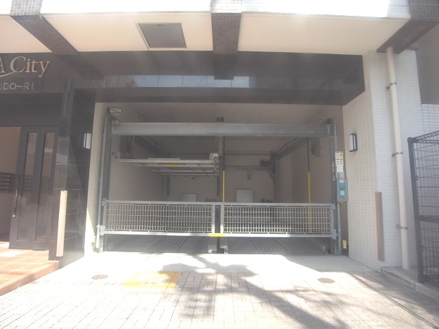 駐車場は機械式なのでサイズは要確認です