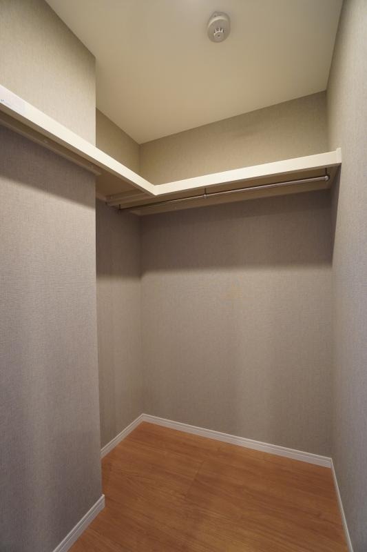 かさばりやすいお洋服もたっぷり収納可能です