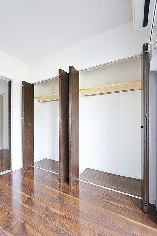 壁一面収納で広いです