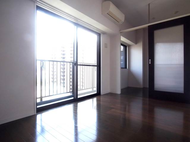 家具の配置がしやすいリビングですね