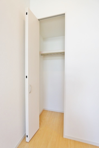 奥行きのある収納でお荷物の多い方も安心