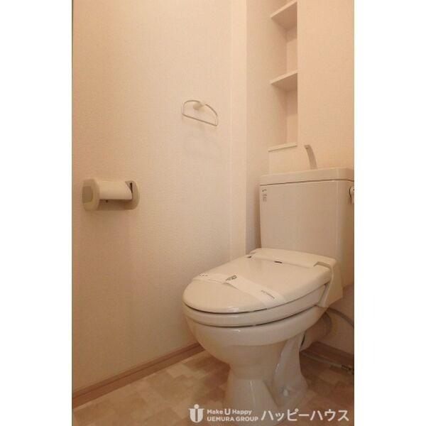 ウォシュレット付きで綺麗なトイレですね