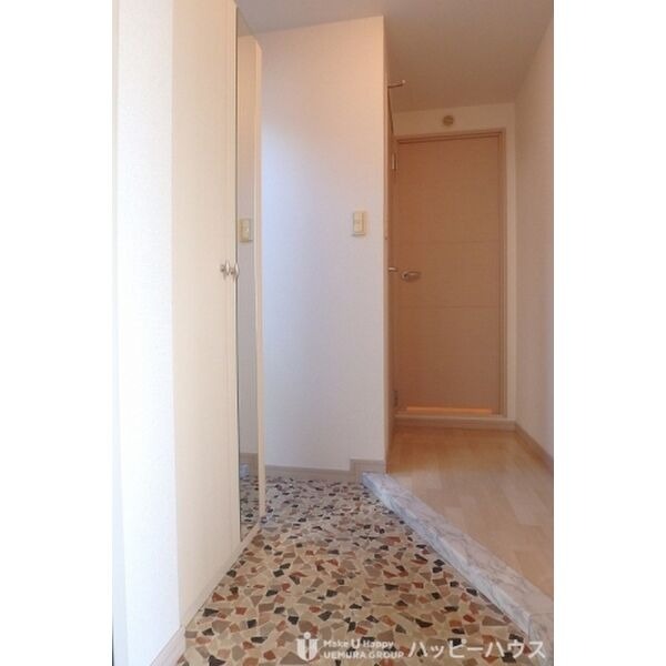 全身鏡付きでお出かけ前の身だしなみ確認もバッチリですね