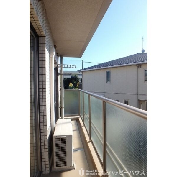 南西向きで日当り良好なバルコニーです