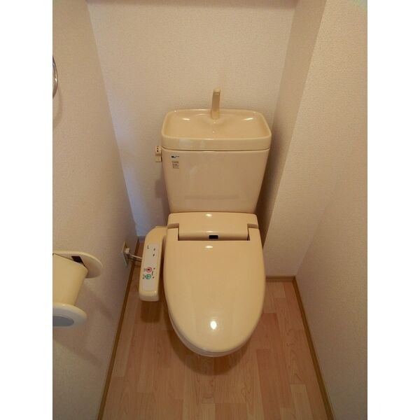 清潔感のあるトイレですね