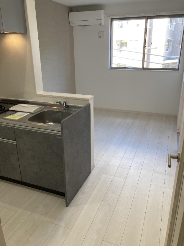 8帖越えの広々リビングです