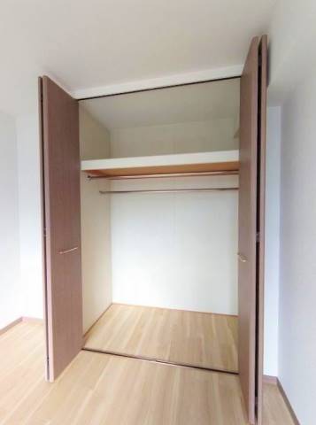 収納力のあるクローゼットです。