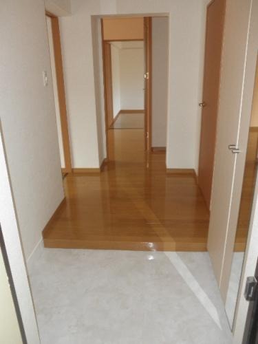 玄関からはこんな感じです。