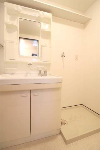 脱衣所にはしっかり独立洗面台完備です