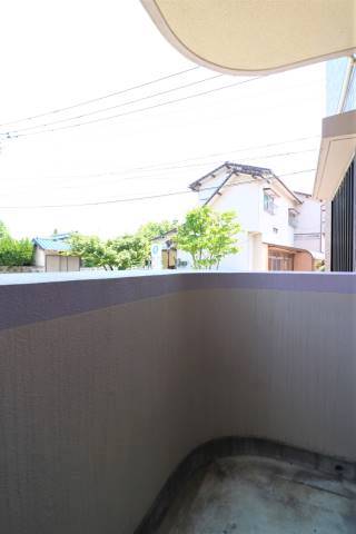 各居室にバルコニーありますよ