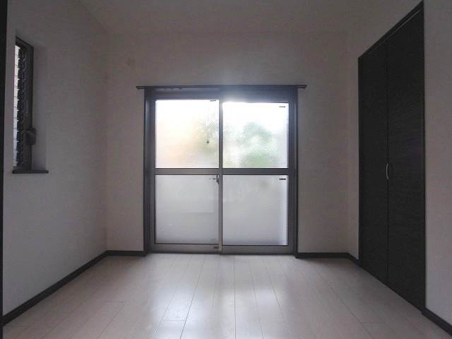 洋室もしっかりと日当たり有ります