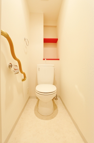 トイレには可愛い手すり付で優しいですね