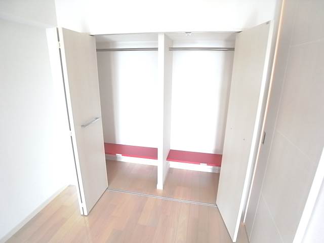 壁一面収納でお部屋スッキリ