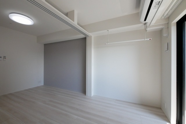 こちらは寝室にピッタリの洋室です