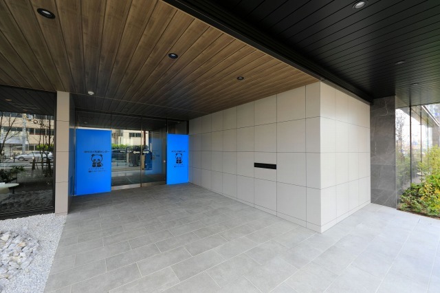 かっこいいエントランスです