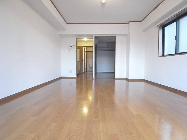 家具の配置がしやすいリビングですね