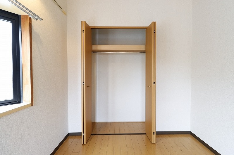 かさばりやすお洋服もたっぷり収納可能です