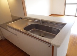 カウンターキッチンで使いやすい間取りです。