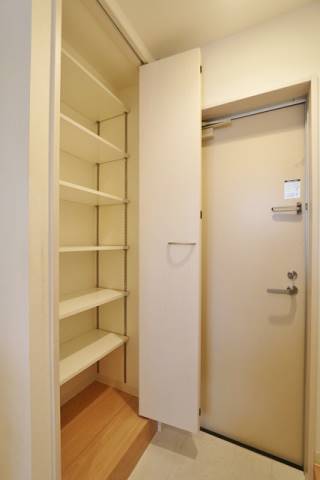 玄関にはたっぷり収納のシューズボックス