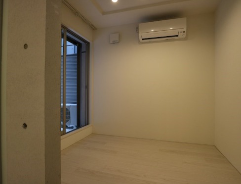 こちらは寝室にいかがですか