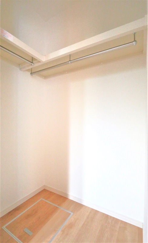 嬉しいウォークインクローゼット付きです