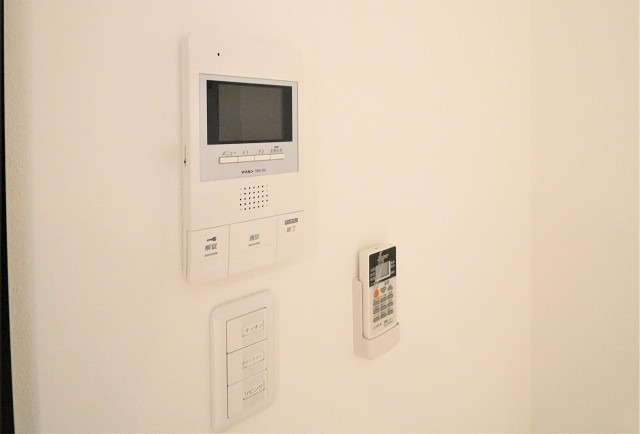 モニター付きインターホンで安心です