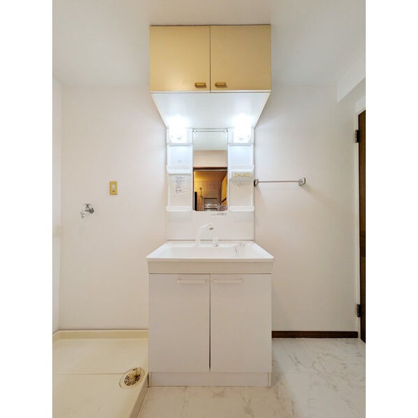 身だしなみチェックはここで