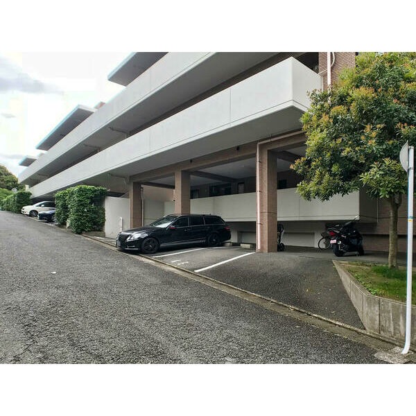 駐車場あります