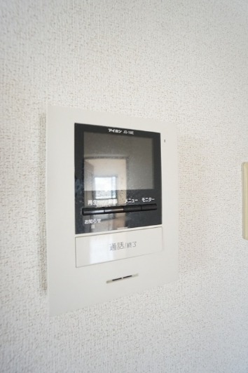 モニター付きインターホンで安心です