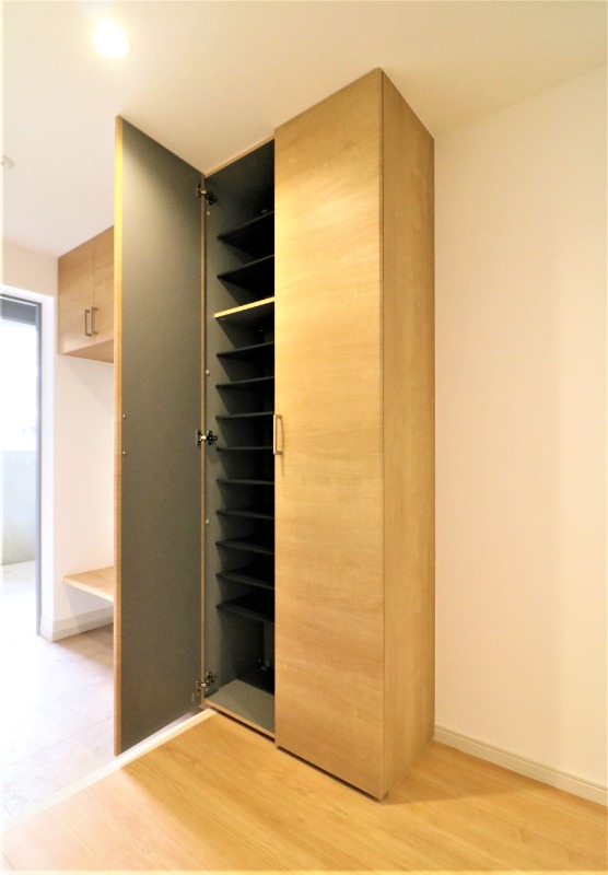 お靴はこちらで