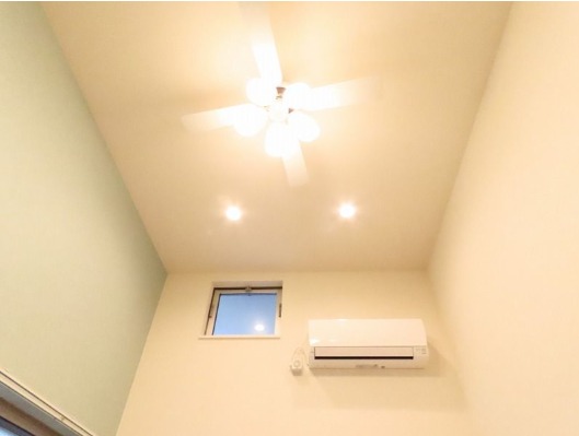 エアコン付きで年中快適に過ごせますね♪