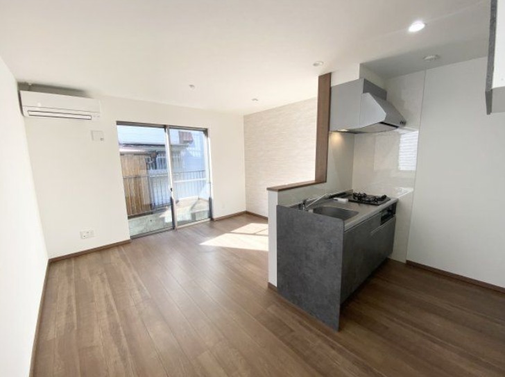 家具の配置が楽しくなるリビングですね