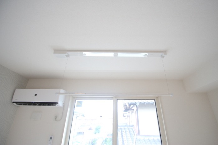 便利な室内物干しが付いています。