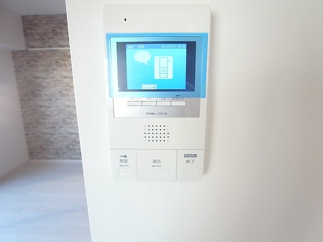 モニターで来客を確認できるので安心です