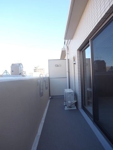 バルコニーも広さがあるので洗濯物も充分干せます