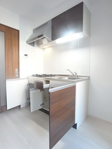 キッチン収納が豊富で調理もスムーズに