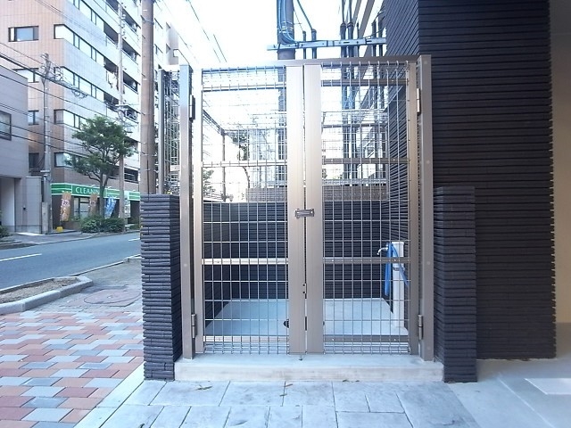 敷地内にごみ置き場あります