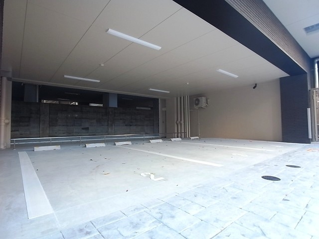 敷地内平置駐車場完備