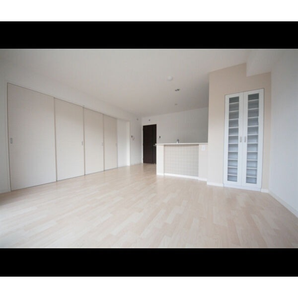 家具の配置がしやすいリビングですね