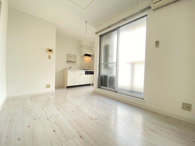 オシャレな空間の洋室です