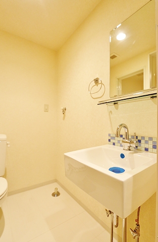 オシャレなデザインの洗面台です