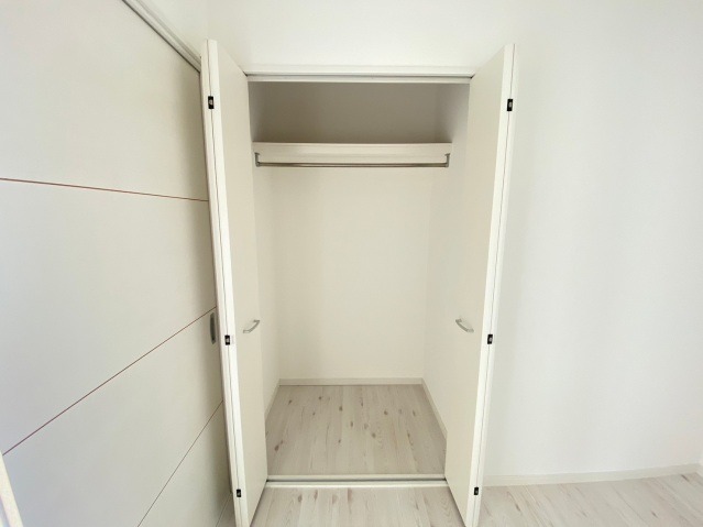 奥行きあるクローゼットです