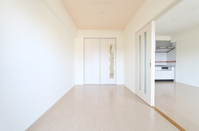 こちらの洋室にも収納バッチリです