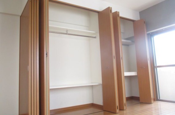 たっぷり収納できるクローゼットです