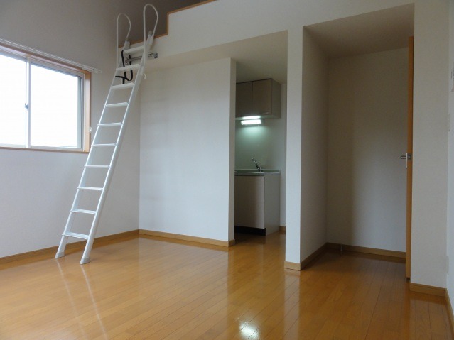 家具の配置に困らないリビングですね