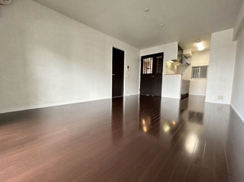 広々としたリビングでゆっくりとくつろいでください　